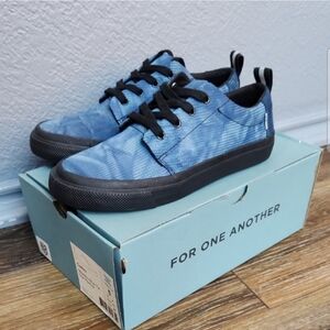 NIB TOMS Carlito Majolica Blue Black Tie Dye Ripstop Shoes Youth 5